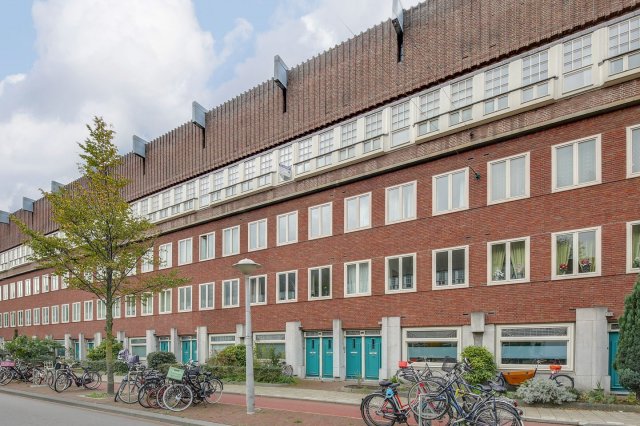 iQ Makelaars Amsterdam, Hoofdweg