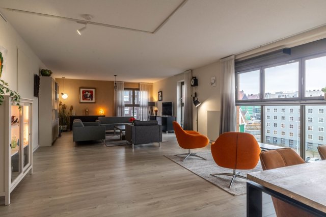 iQ Makelaars Zaandam, Teakhout